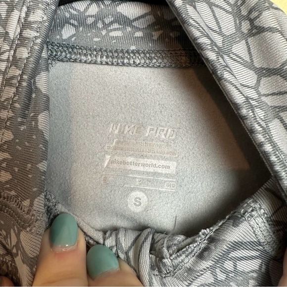 Nike Pro Dri-FIT Half Zip Gray Squiggle Spell Out Just Do It Pullover Small - Picture 9 of 15